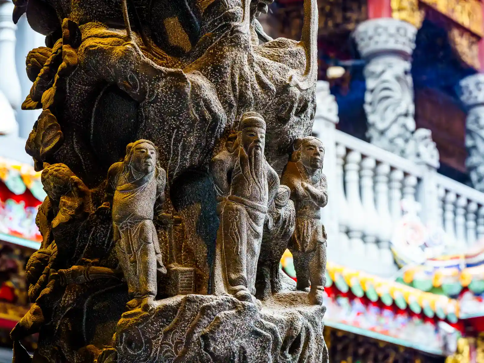 God-like figures decorate a carved stone column in Qingshui Zushi Temple.