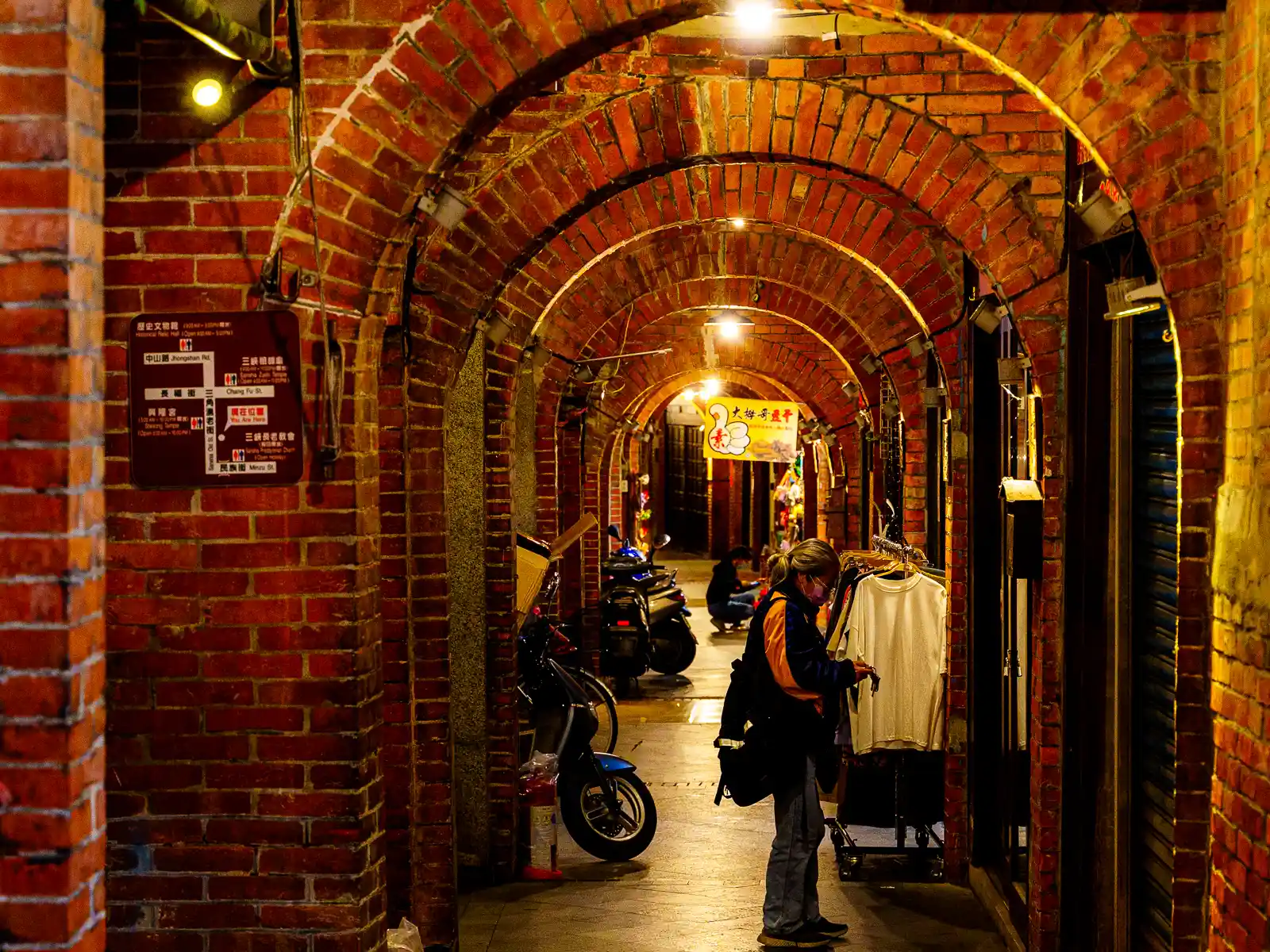 Consecutive red-brick archways reinforce the arcade on Sanxia Old Street.