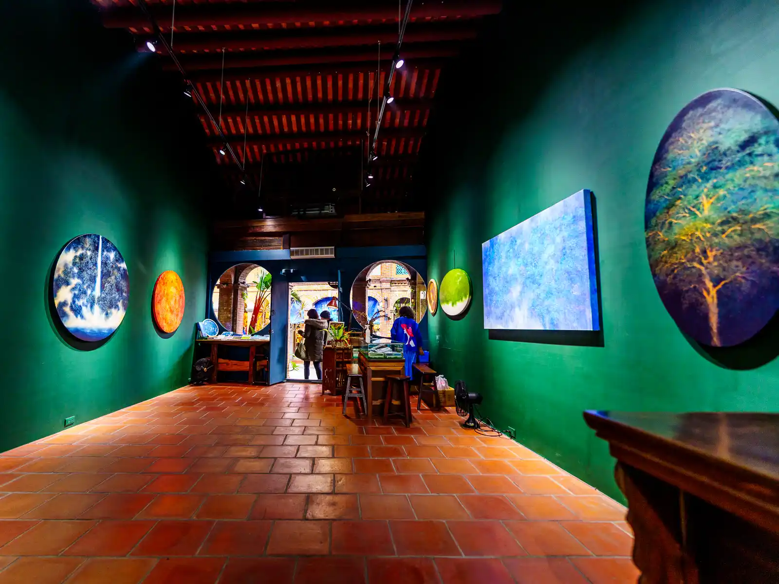 The museum's first floor entrance faces the old street and is bordered by two large round windows.