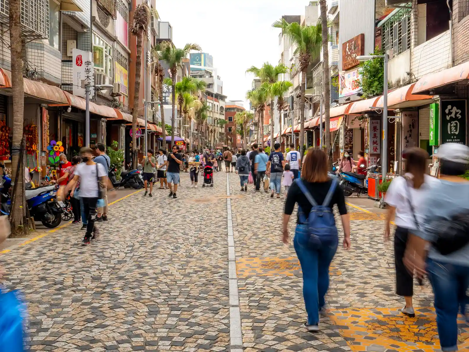 Yingge Old Street appears as a mixture of old and new: the stone street is contrasted with relatively modern facades and buildings up to four floors high.