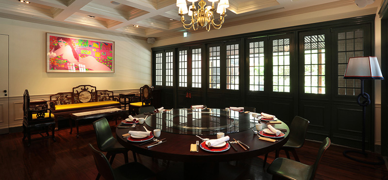 One of the private dining rooms, the Penglaige private room features an outdoor balcony.