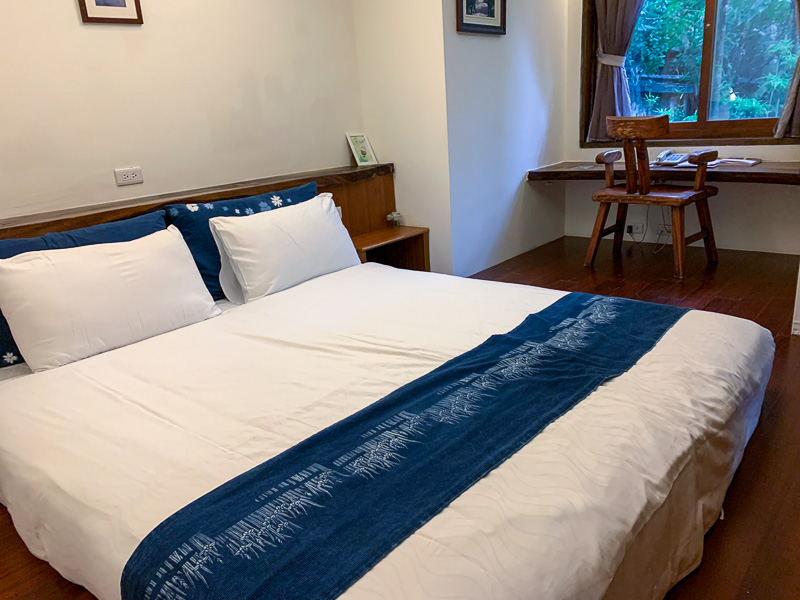 Zhuo Ye Cottage offers clean and simple rooms.