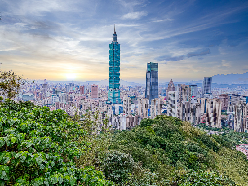 One of the many viewpoints from the Elephant Mountain trail that overlook the Taipei Basin.