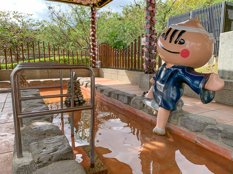 The wading pool at Sichong River Hot Spring Park.