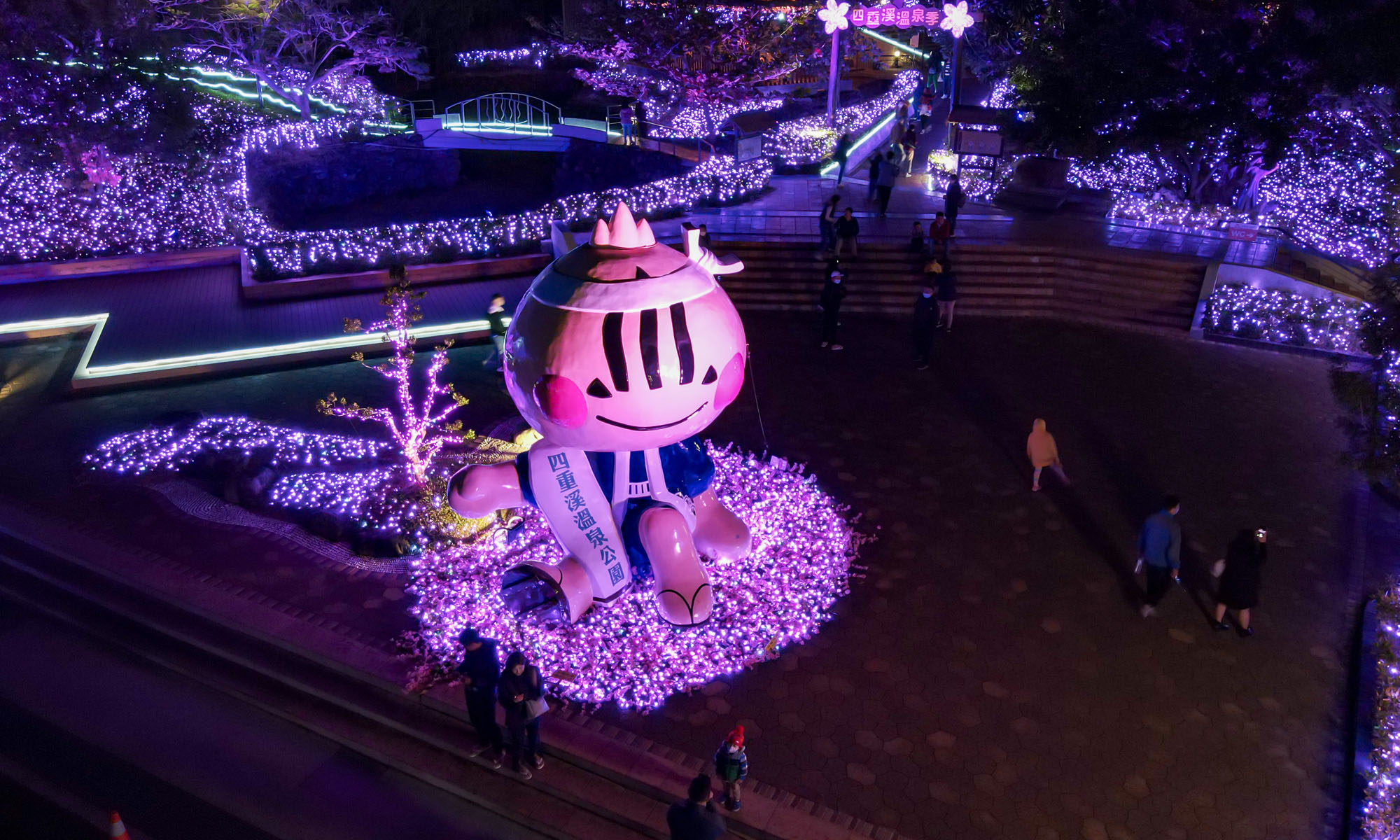 Every winter there is a lantern festival.