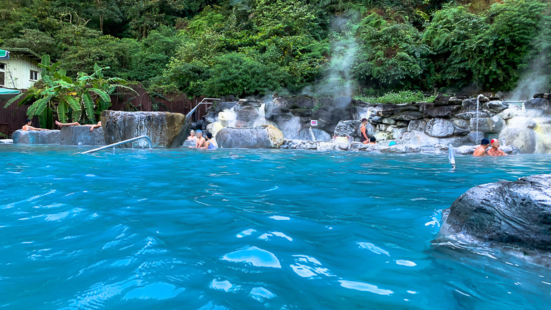 The outdoor spa at Jioujhihze.