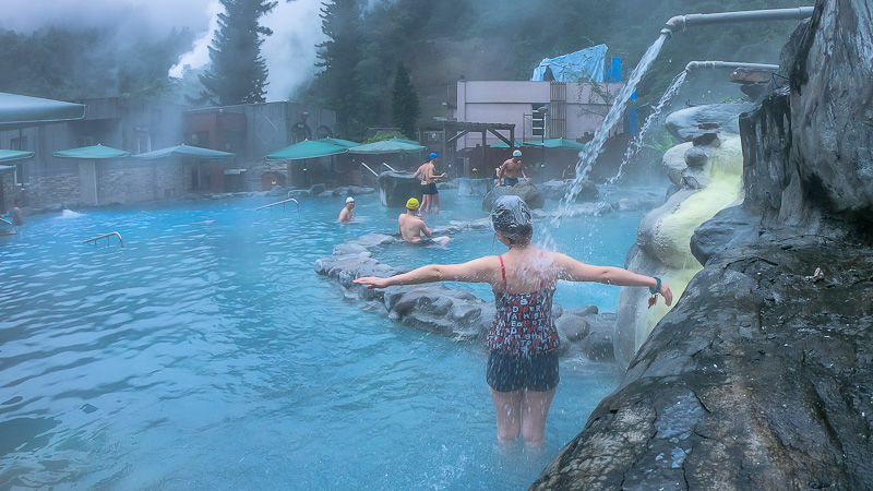 The outdoor spa at Jioujhihze.