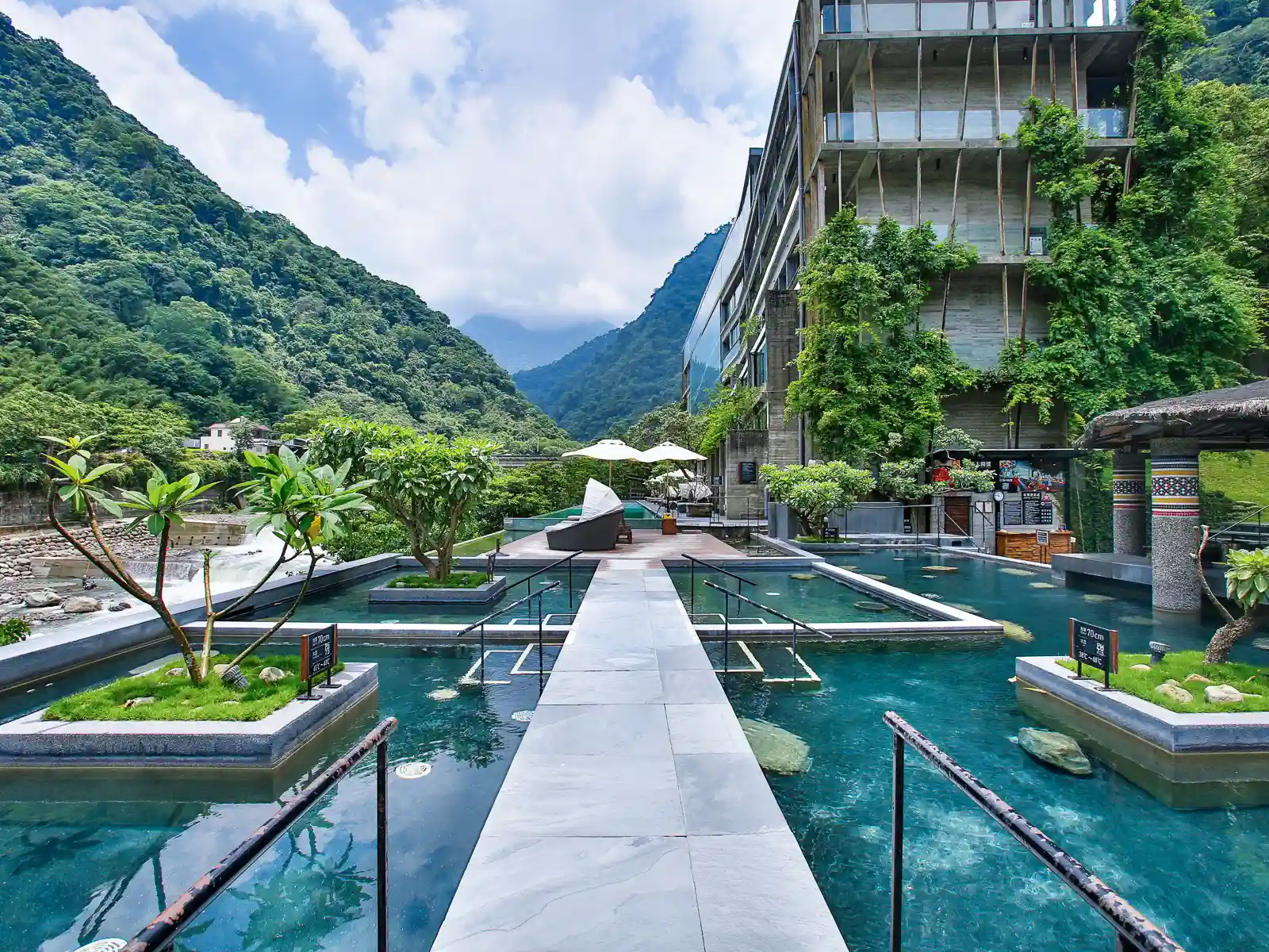 Multiple pools can be seen in the garden-like outdoor bathing complex of Onsen Papawaqa.