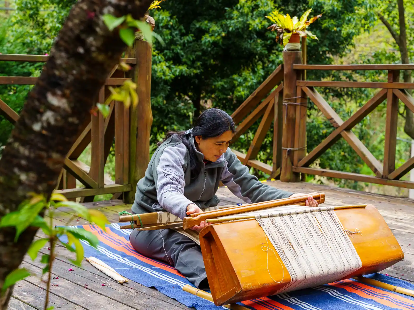 Mrs. Lin demonstrates weaving using a traditional Atayal loom.