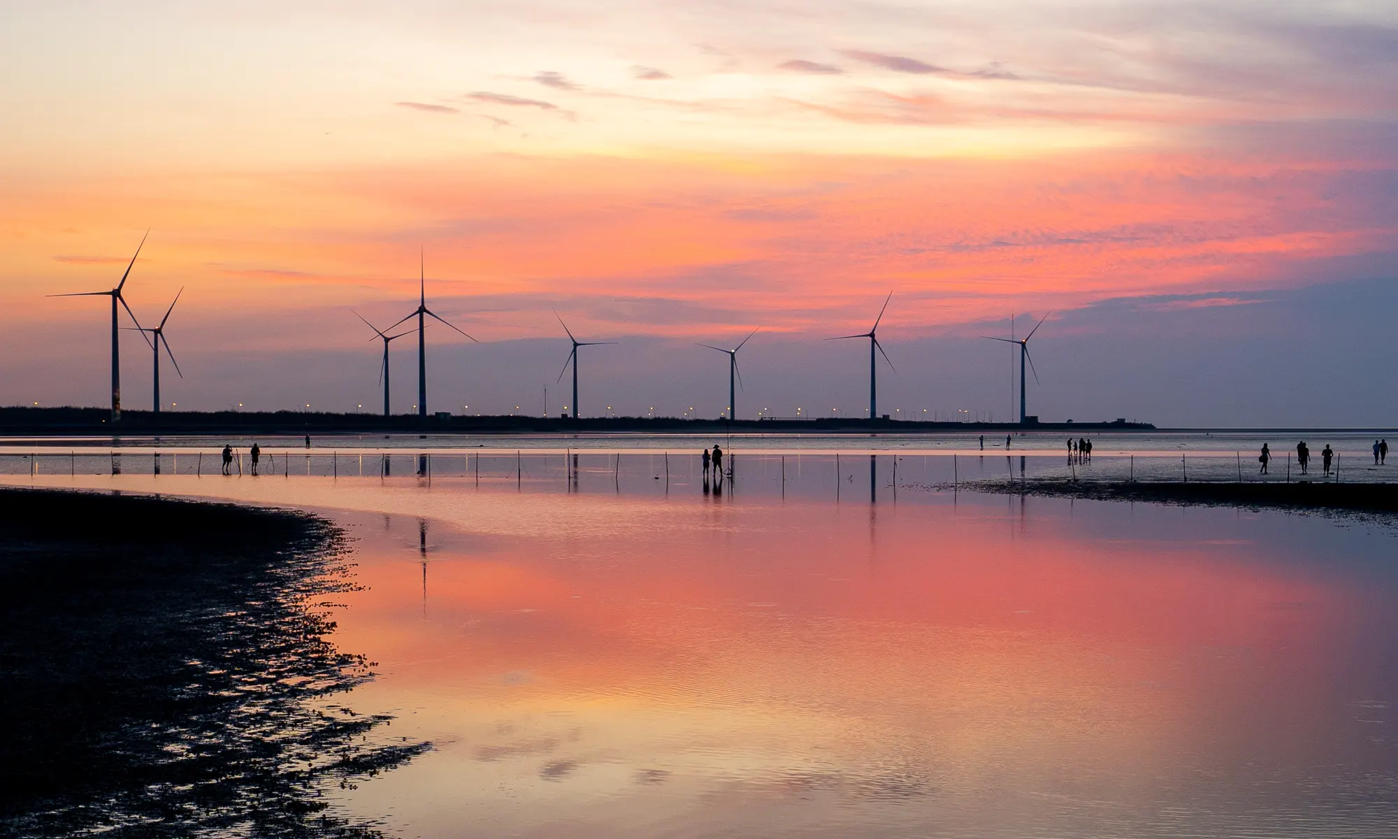 The sunset glow can be seen above the tidal flats of Gaomei Wetlands.