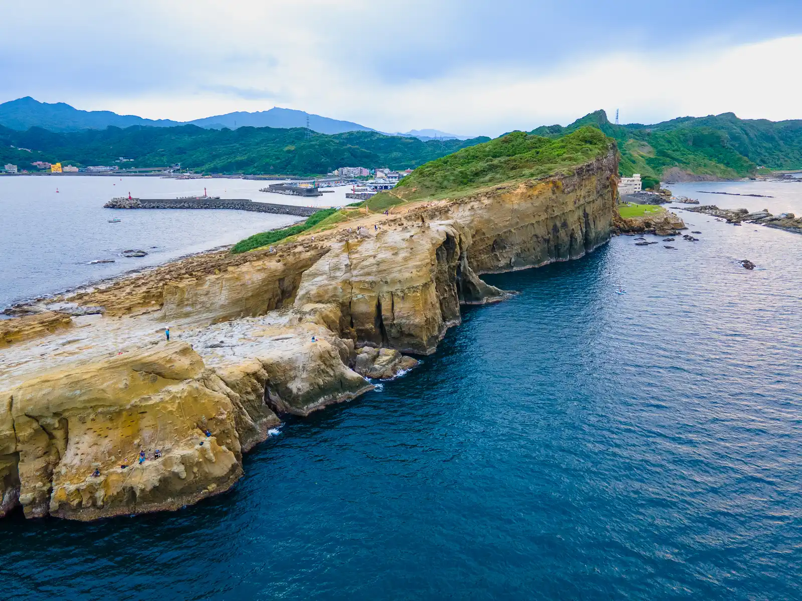 Private Taiwan Northeast Coast Tour: Longdong, Nanya and Jiaoshi