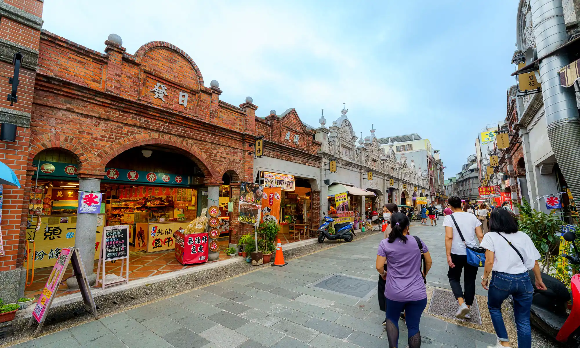 Heping Road, part of Daxi Old Street, features aged buildings made of red brick and white stone.